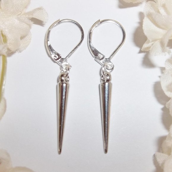 wvluckygirl Jewelry - Edgy Modern Simple Spike Earring Leverback 3697